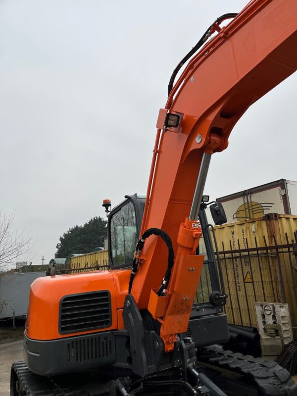 2019 DOOSAN DX85R EXCAVATOR - Image 4