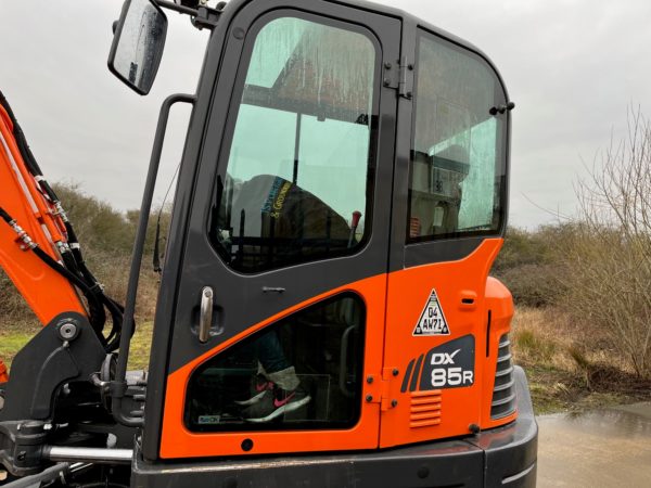 2019 DOOSAN DX85R EXCAVATOR - Image 9