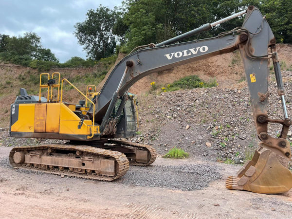 2015 VOLVO EC250E EXCAVATOR - Image 3