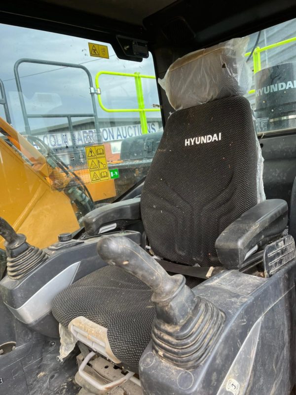 2020 HYUNDAI HX220L EXCAVATOR - Image 8