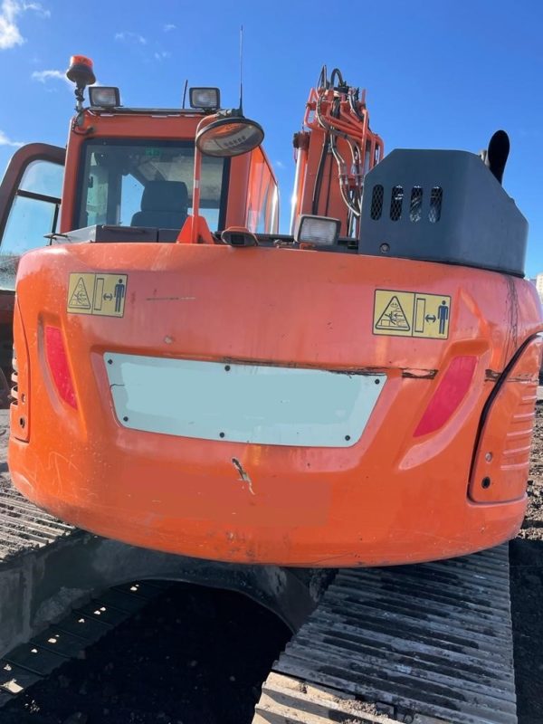 2017 DOOSAN DX140LCR-5 EXCAVATOR WITH DOZER BLADE - Image 4