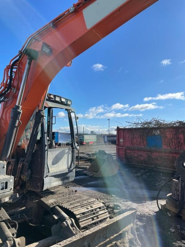 2017 DOOSAN DX140LCR-5 EXCAVATOR WITH DOZER BLADE - Image 8