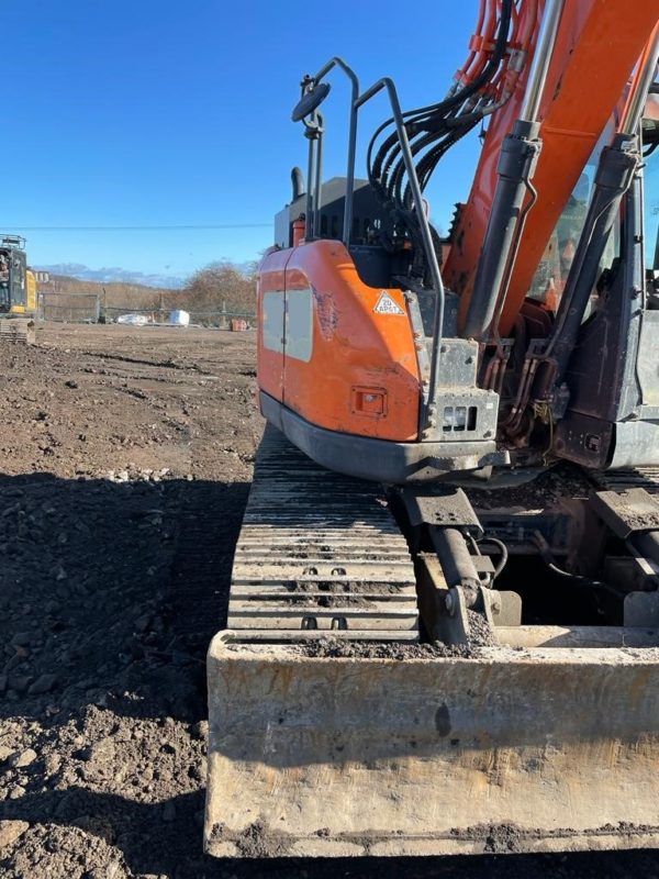 2017 DOOSAN DX140LCR-5 EXCAVATOR WITH DOZER BLADE - Image 9