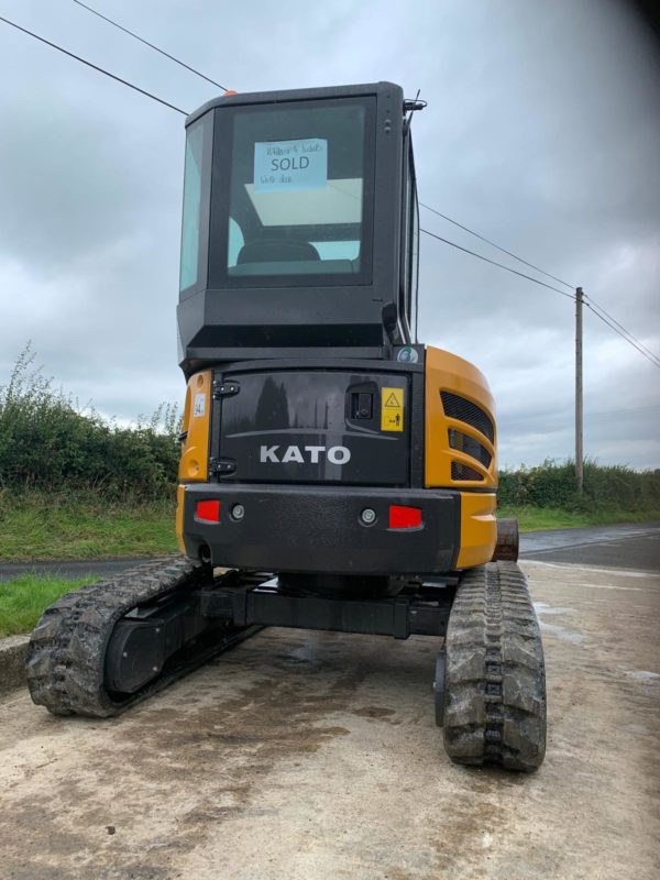 NEW AND UNUSED 2019 KATO 35V4 (3.7TON ) MINI EXCAVATOR - Image 3