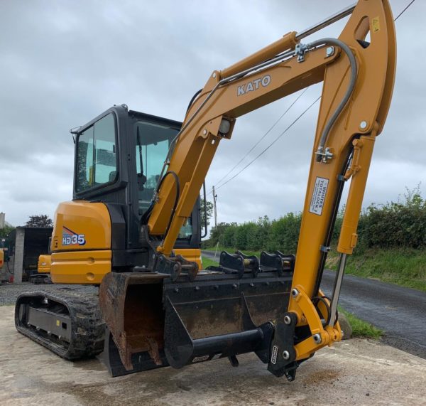 NEW AND UNUSED 2019 KATO 35V4 (3.7TON ) MINI EXCAVATOR - Image 5