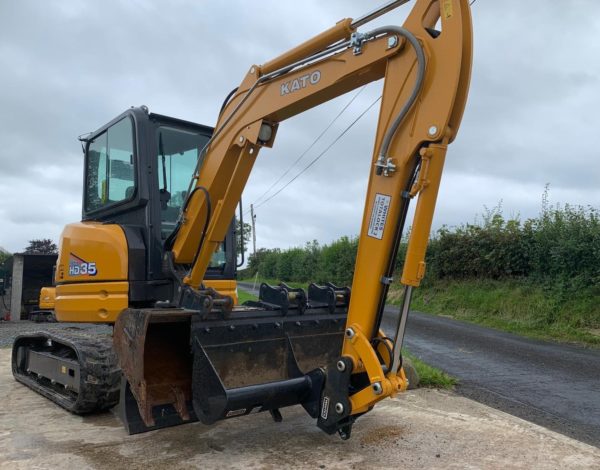 NEW AND UNUSED 2019 KATO 35V4 (3.7TON ) MINI EXCAVATOR - Image 6